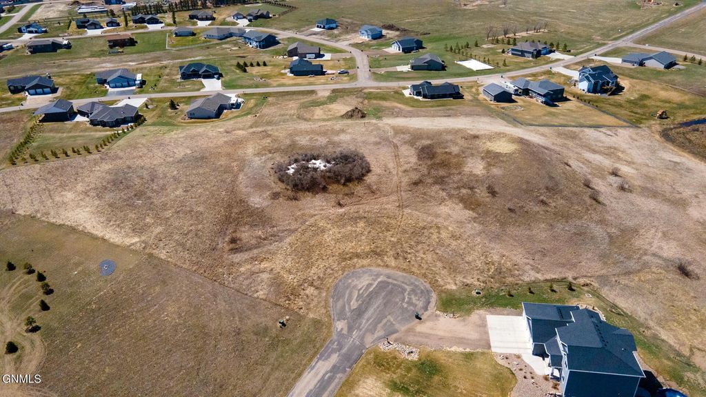 700 Branding Iron Drive, Bismarck, ND 58503 photo 2