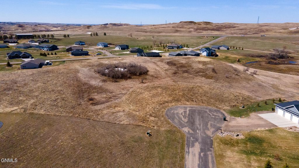 700 Branding Iron Drive, Bismarck, ND 58503 photo 9