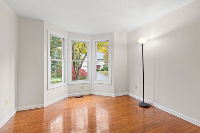 15 Quail Hollow Dr, Shrewsbury, MA 01545