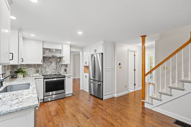 15 Quail Hollow Dr, Shrewsbury, MA 01545