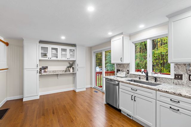 15 Quail Hollow Dr, Shrewsbury, MA 01545