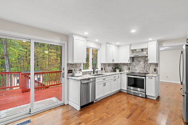 15 Quail Hollow Dr, Shrewsbury, MA 01545