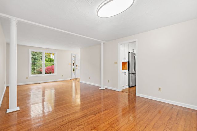 15 Quail Hollow Dr, Shrewsbury, MA 01545