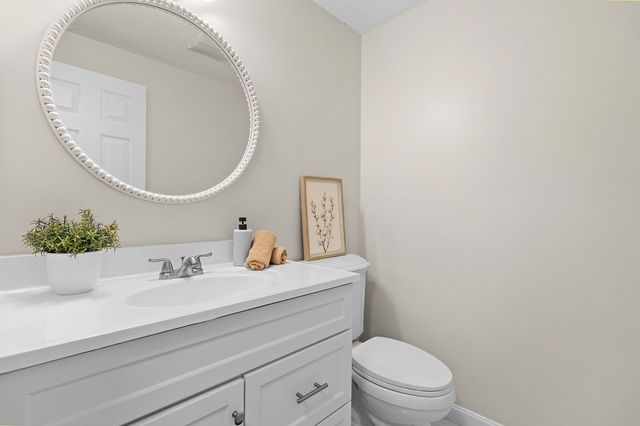 15 Quail Hollow Dr, Shrewsbury, MA 01545
