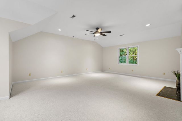 15 Quail Hollow Dr, Shrewsbury, MA 01545