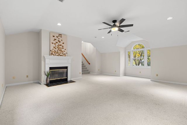 15 Quail Hollow Dr, Shrewsbury, MA 01545