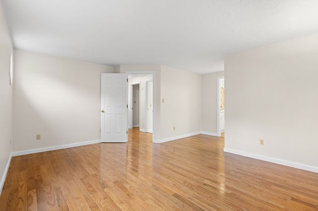 15 Quail Hollow Dr, Shrewsbury, MA 01545