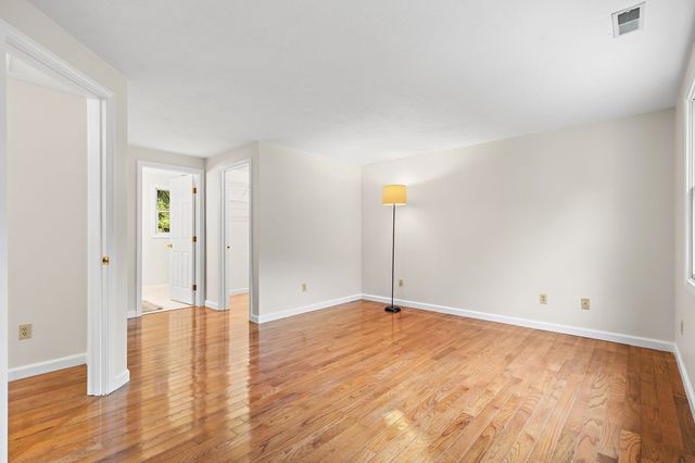 15 Quail Hollow Dr, Shrewsbury, MA 01545