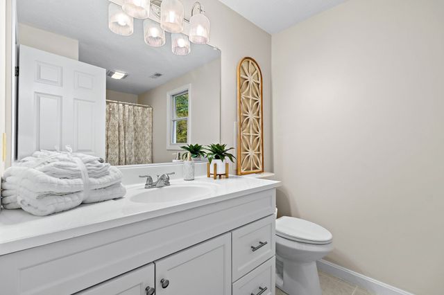 15 Quail Hollow Dr, Shrewsbury, MA 01545