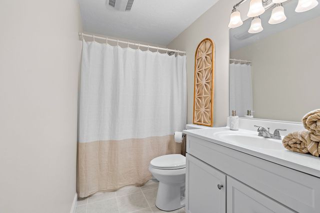 15 Quail Hollow Dr, Shrewsbury, MA 01545