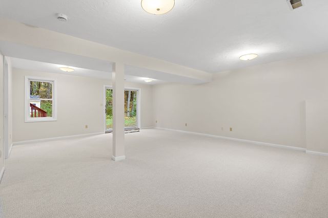 15 Quail Hollow Dr, Shrewsbury, MA 01545