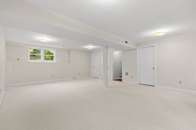 15 Quail Hollow Dr, Shrewsbury, MA 01545