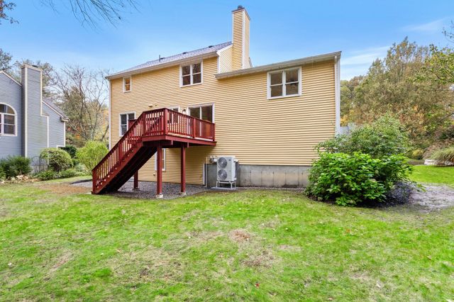 15 Quail Hollow Dr, Shrewsbury, MA 01545
