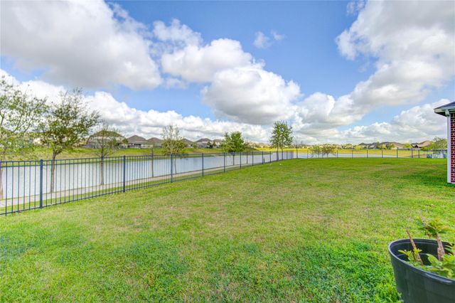 4602 Kingston Shores Lane, Rosharon, TX 77583