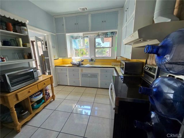 579 16th, San Bernardino, CA 92405