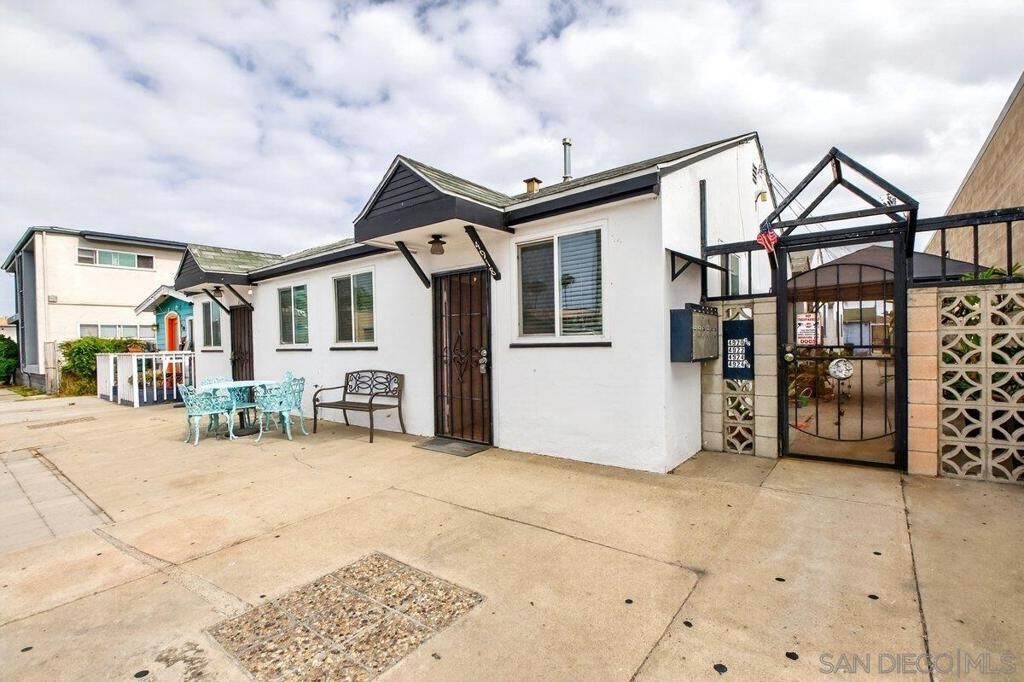4918 Santa Monica Ave, San Diego, CA 92107 — exterior