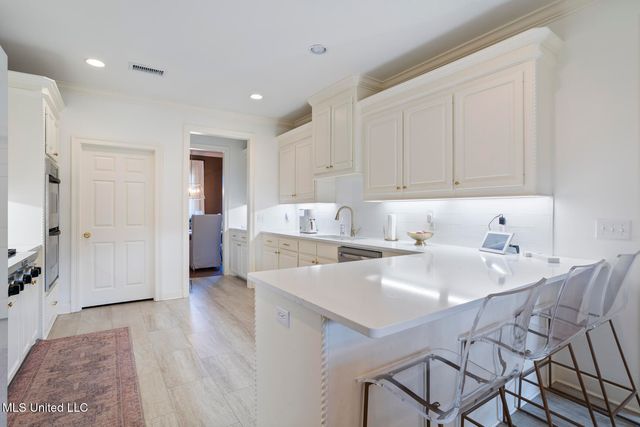 300 Deer Hollow, Brandon, MS 39047