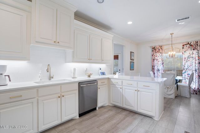 300 Deer Hollow, Brandon, MS 39047