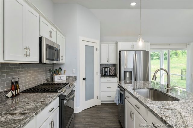 7022 Hollkamp Way, Sellersburg, IN 47172
