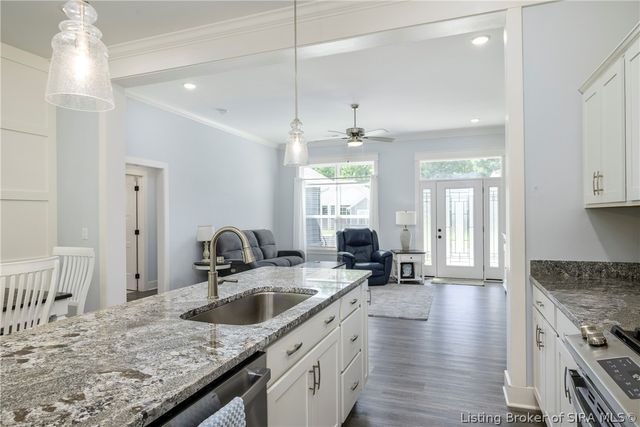 7022 Hollkamp Way, Sellersburg, IN 47172