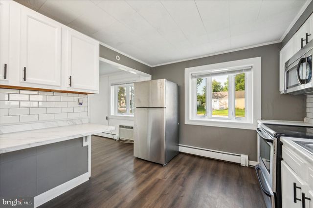 31 SCARLET AVE, Aston, PA 19014