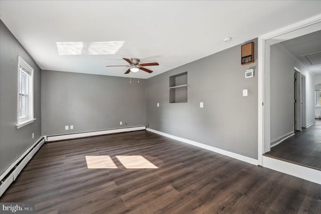 31 SCARLET AVE, Aston, PA 19014