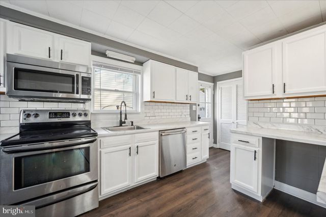 31 SCARLET AVE, Aston, PA 19014