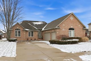 16489 Bishopsgate Drive, Macomb, MI 48044