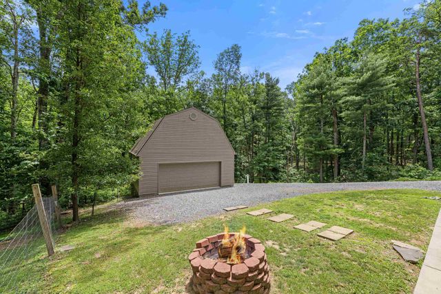 88 PIN OAK LN, Mt Jackson, VA 22842