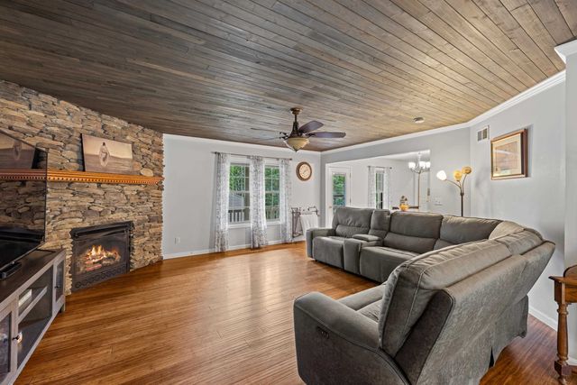 88 PIN OAK LN, Mt Jackson, VA 22842
