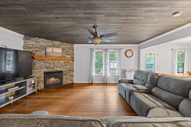 88 PIN OAK LN, Mt Jackson, VA 22842