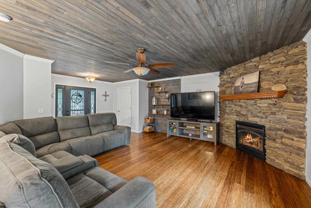 88 PIN OAK LN, Mt Jackson, VA 22842