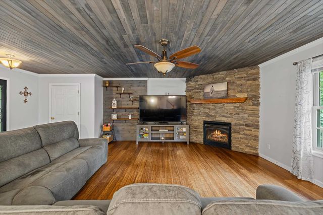88 PIN OAK LN, Mt Jackson, VA 22842