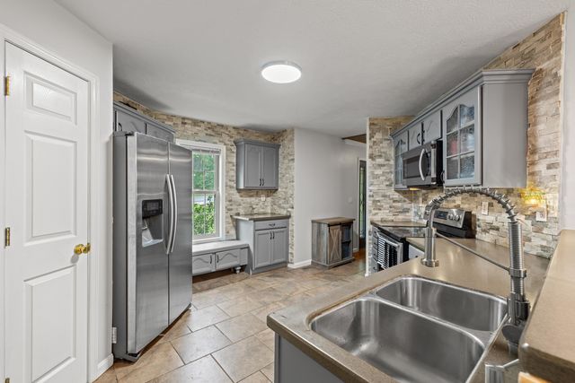 88 PIN OAK LN, Mt Jackson, VA 22842