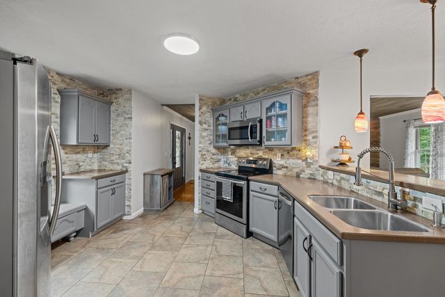 88 PIN OAK LN, Mt Jackson, VA 22842