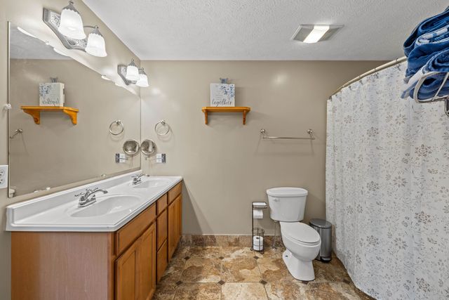 88 PIN OAK LN, Mt Jackson, VA 22842