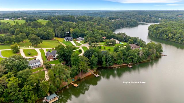 169 Lakeshore Drive, Chesnee, SC 29323