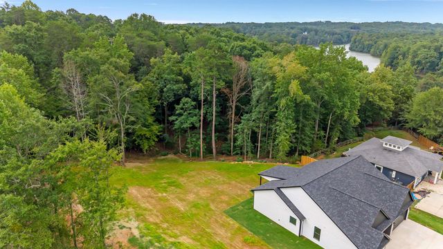 169 Lakeshore Drive, Chesnee, SC 29323
