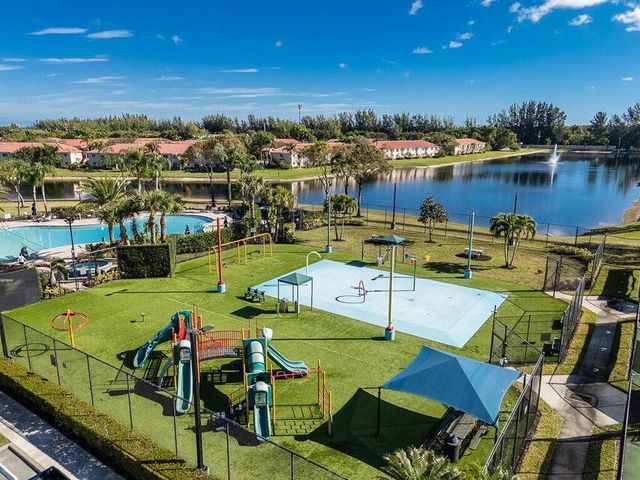 3331 Commodore Court, West Palm Beach, FL 33411
