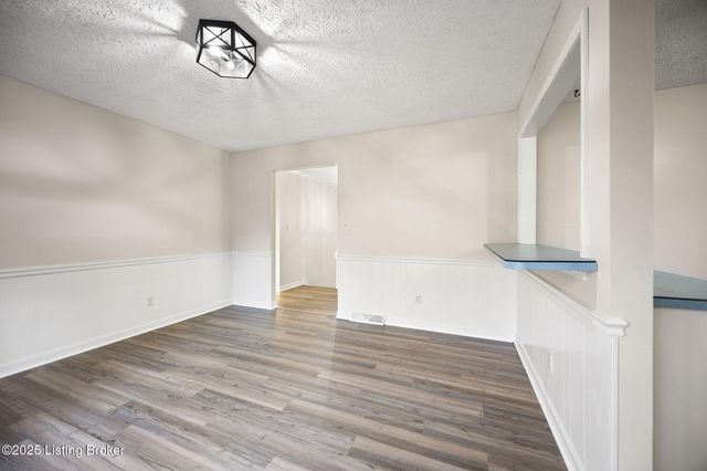 929 Hickyory Drive, Vine Grove, KY 40175