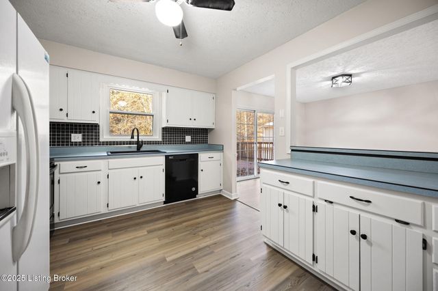 929 Hickyory Drive, Vine Grove, KY 40175