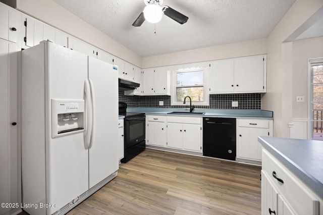 929 Hickyory Drive, Vine Grove, KY 40175