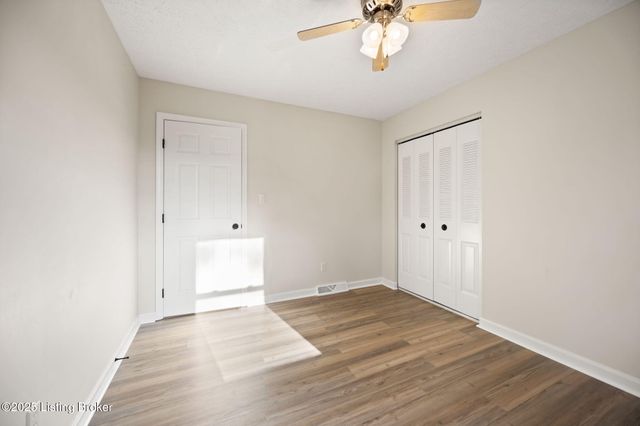 929 Hickyory Drive, Vine Grove, KY 40175