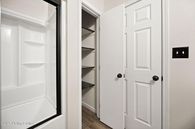 929 Hickyory Drive, Vine Grove, KY 40175