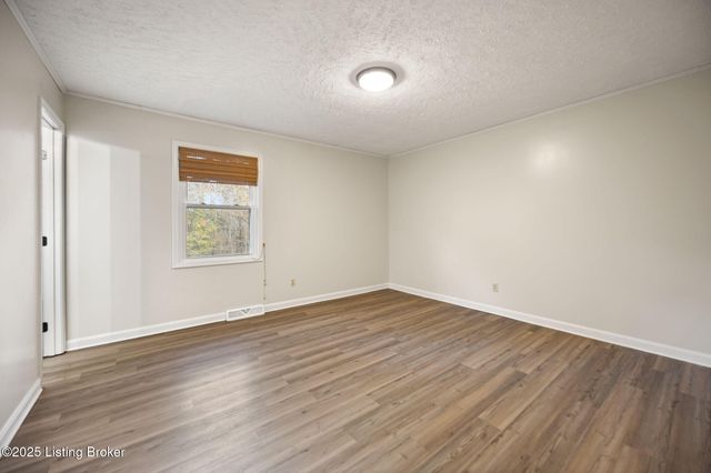 929 Hickyory Drive, Vine Grove, KY 40175