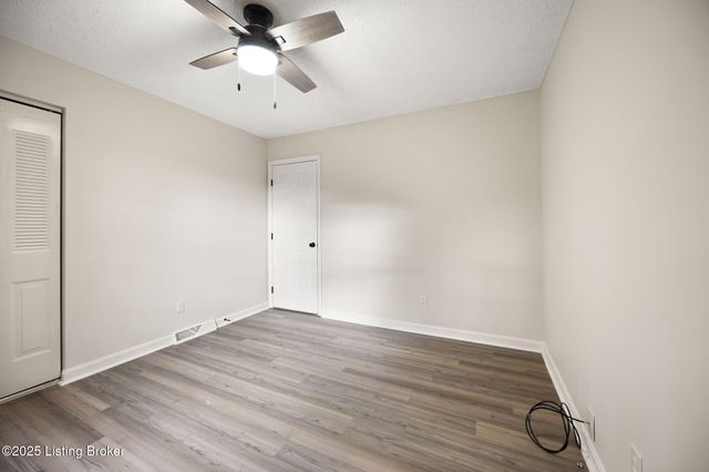 929 Hickyory Drive, Vine Grove, KY 40175