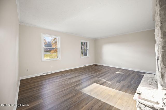 929 Hickyory Drive, Vine Grove, KY 40175