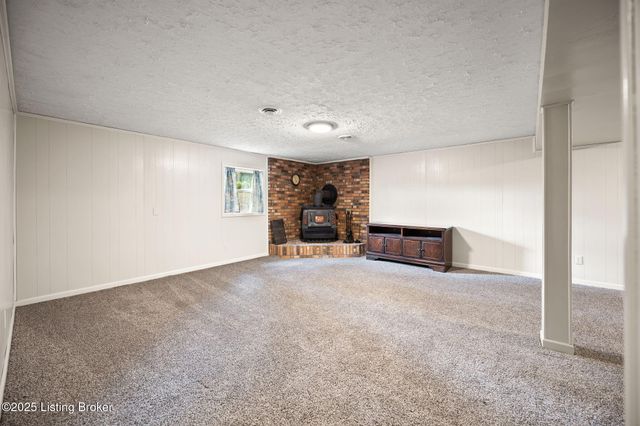 929 Hickyory Drive, Vine Grove, KY 40175