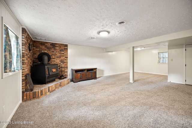 929 Hickyory Drive, Vine Grove, KY 40175