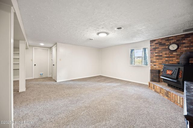 929 Hickyory Drive, Vine Grove, KY 40175